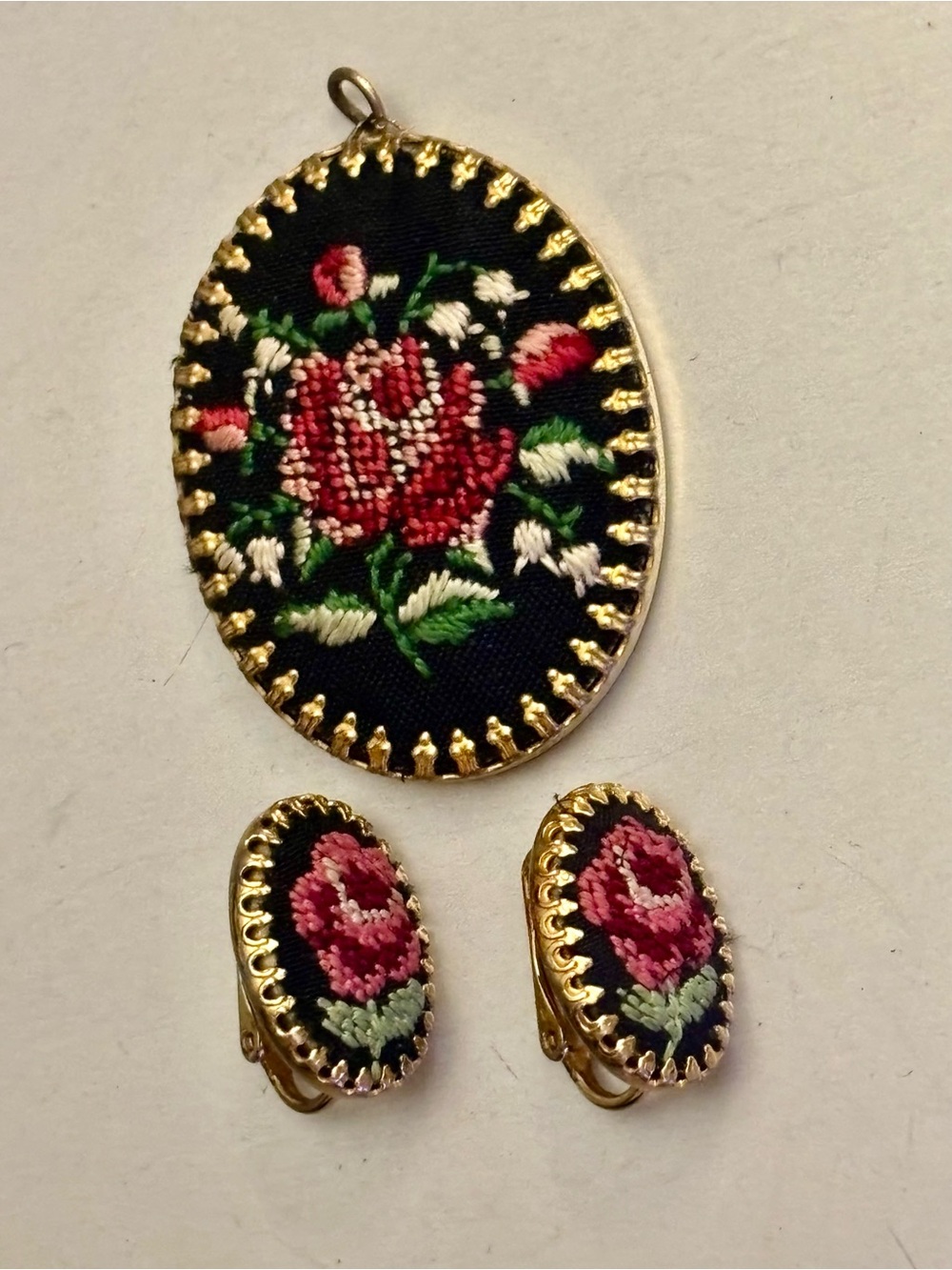 Hand-Stitched Rose Pendant & Clip-On Earrings Set in Black and Pink